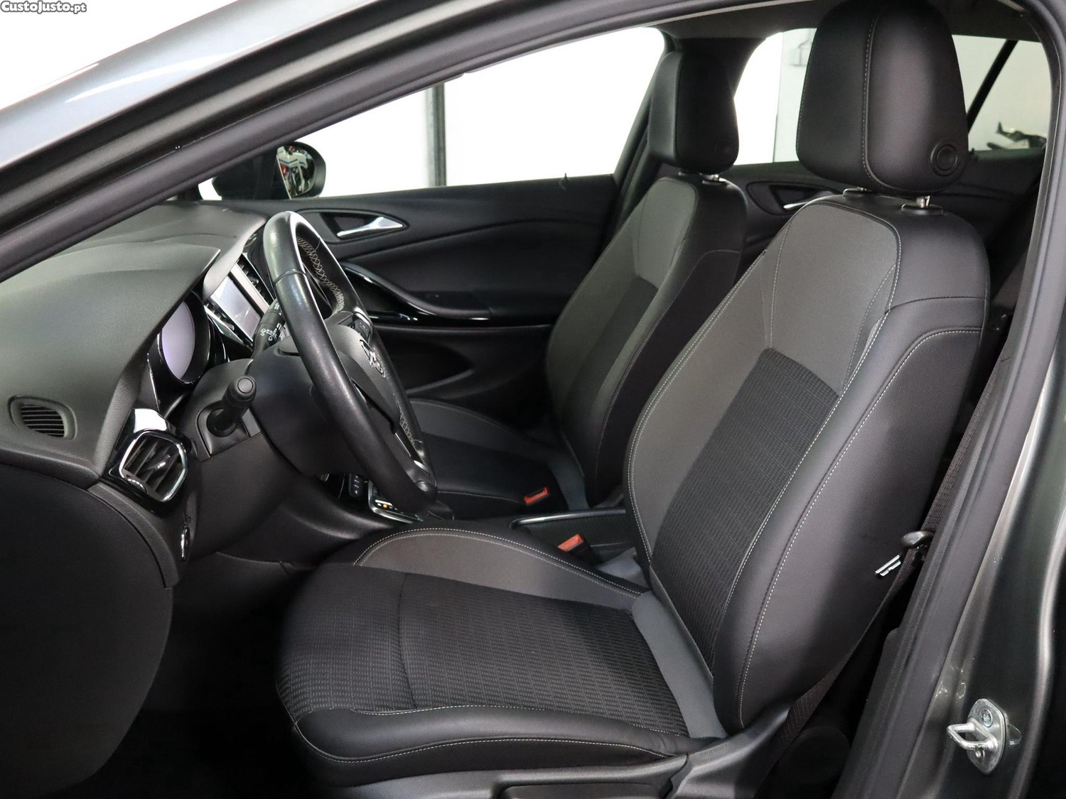 Opel Astra Sports Tourer 1.5 D Design & Tech Aut. S/S — fotografia 10