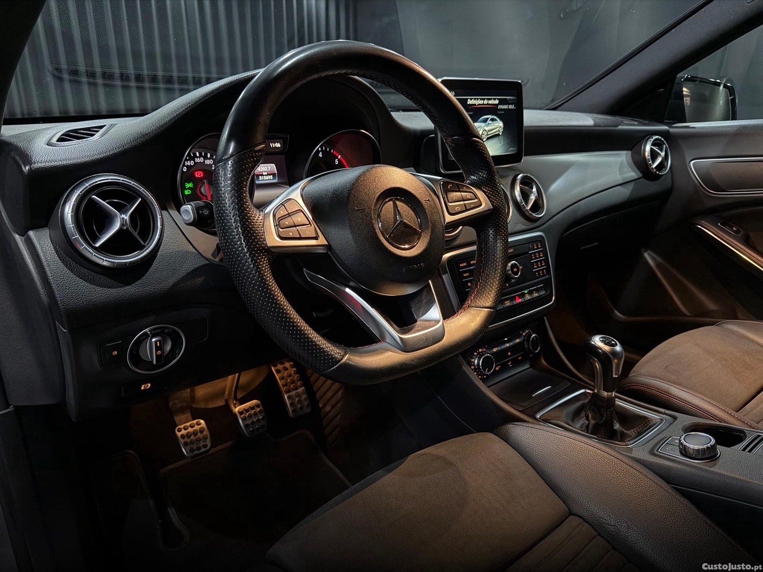 Mercedes-Benz CLA 180 d AMG Line — fotografia 13