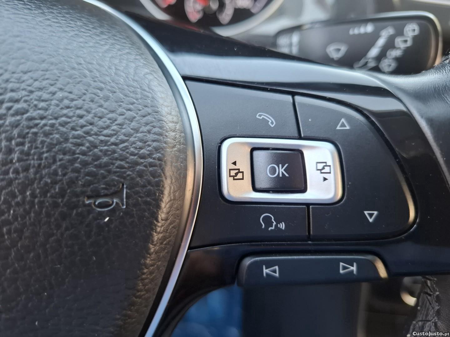 Volkswagen Golf 1.6 TDi Confortline — fotografia 5