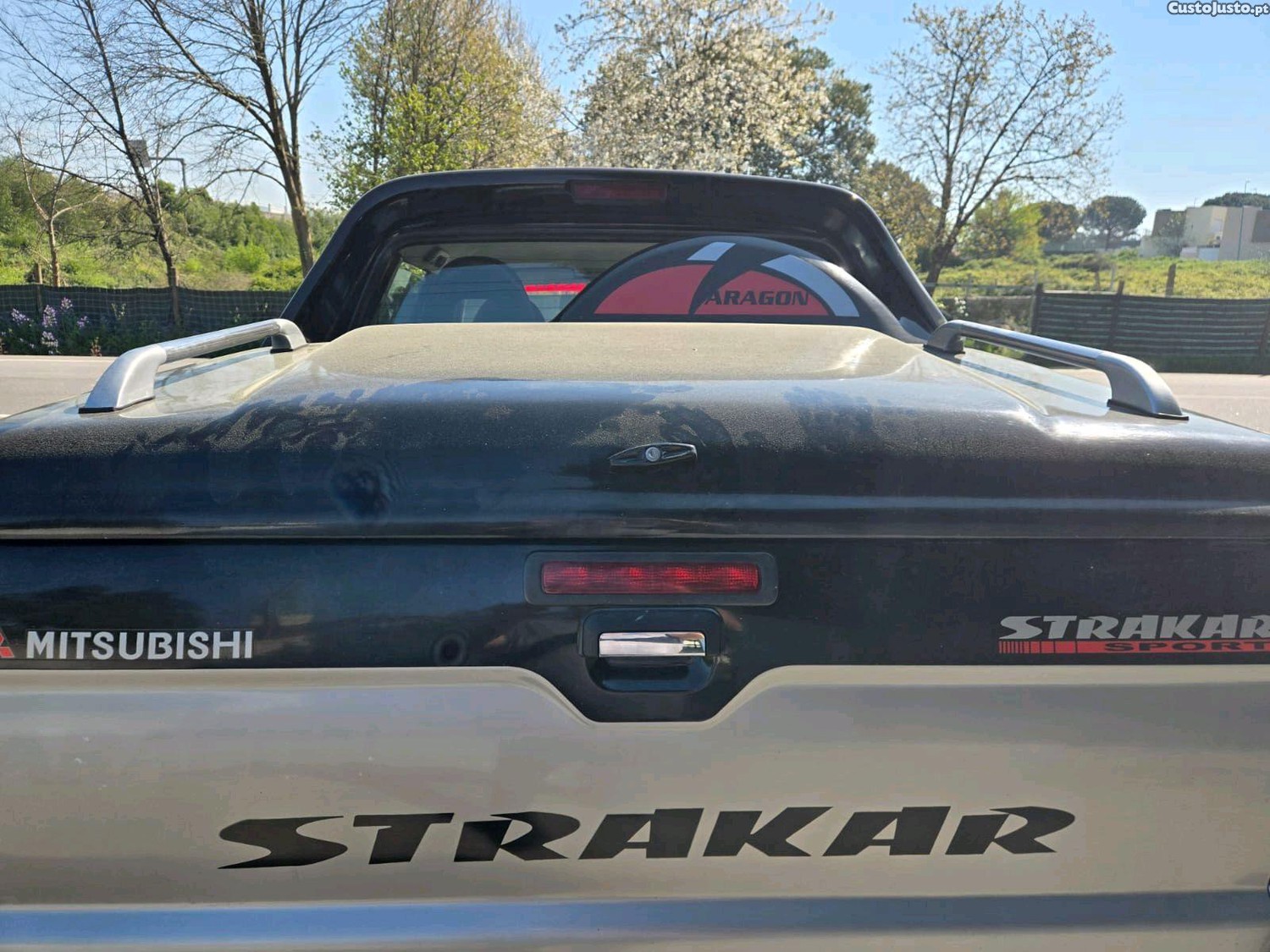 Mitsubishi Strakar strakar — fotografia 6