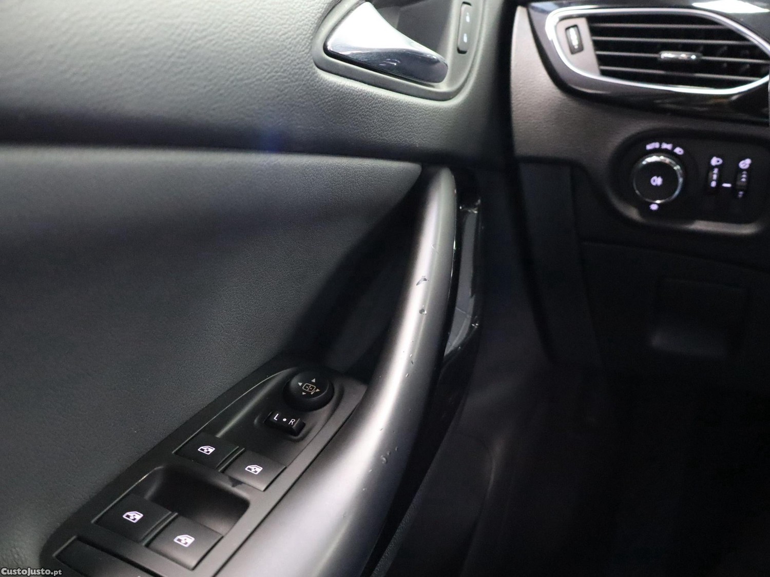 Opel Astra Sports Tourer 1.5 D Design & Tech Aut. S/S — fotografia 4