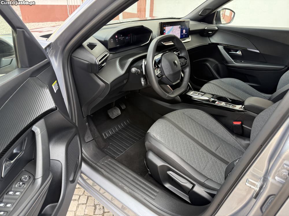 Peugeot 2008 1.2 Hybrid Allure e- — fotografia 7