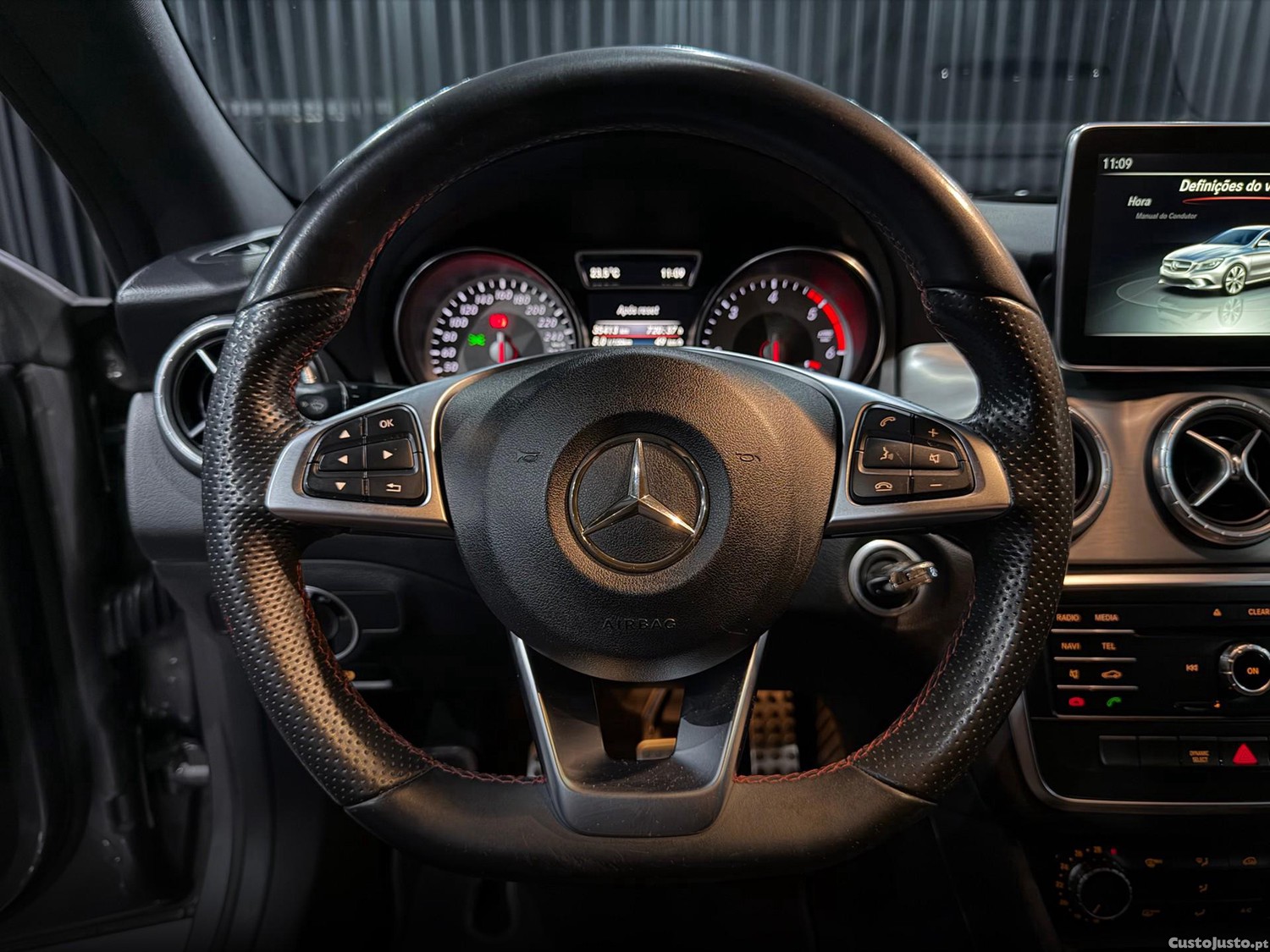 Mercedes-Benz CLA 180 d AMG Line — fotografia 8