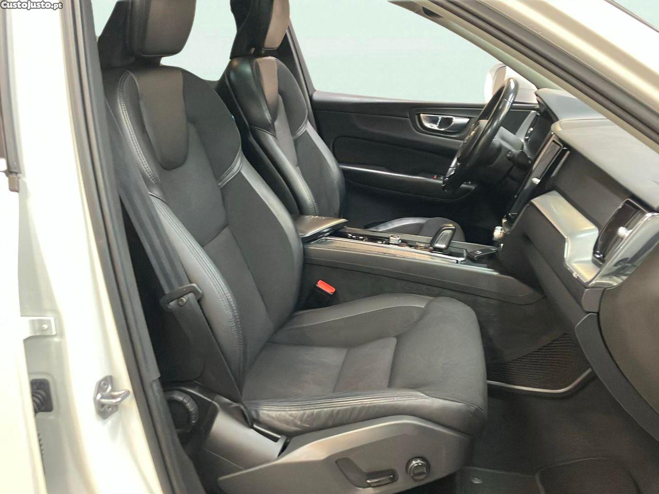 Volvo XC 60 2.0 T8 PHEV Momentum AWD — fotografia 10