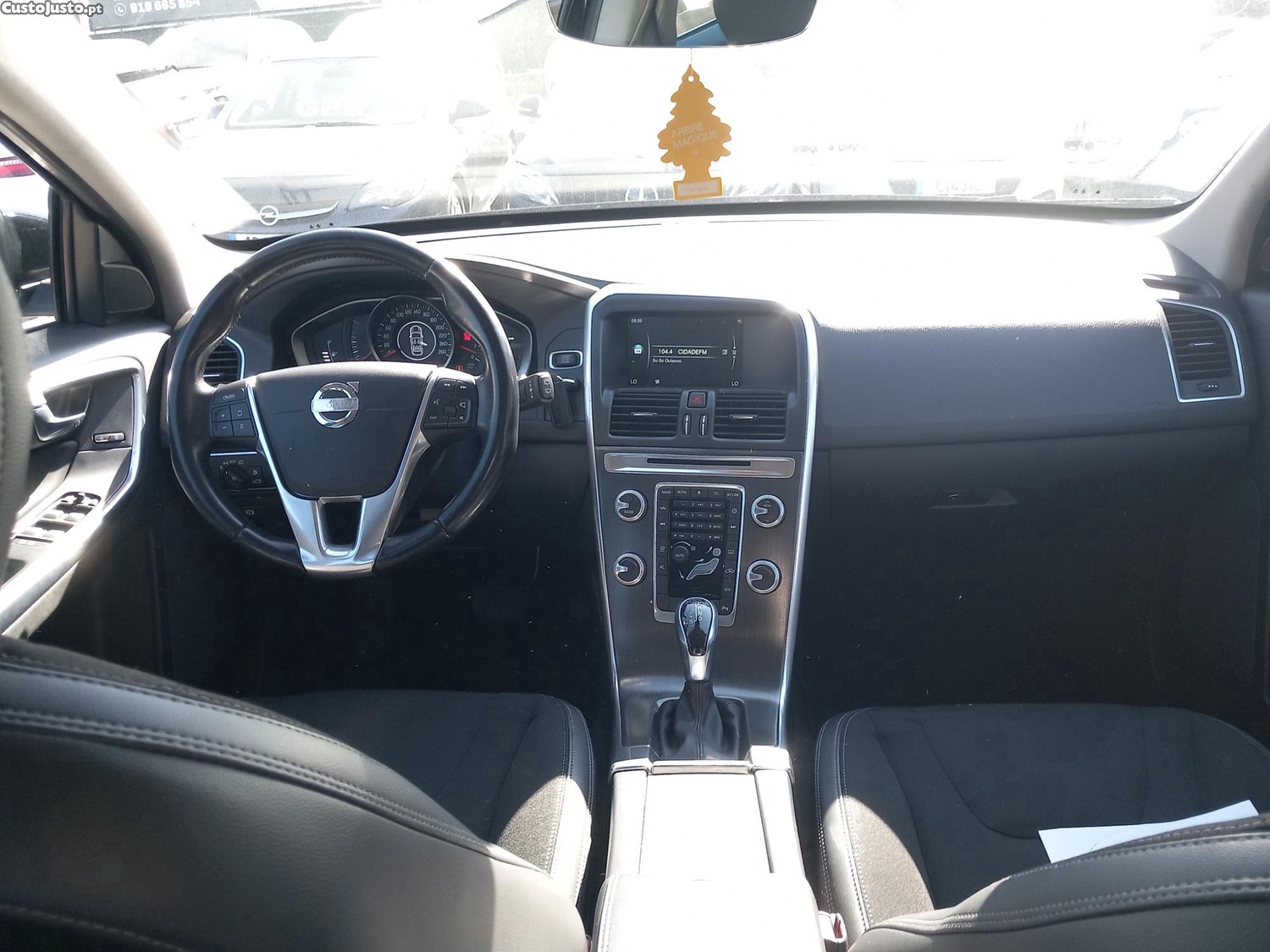 Volvo XC 60 D4 — fotografia 4