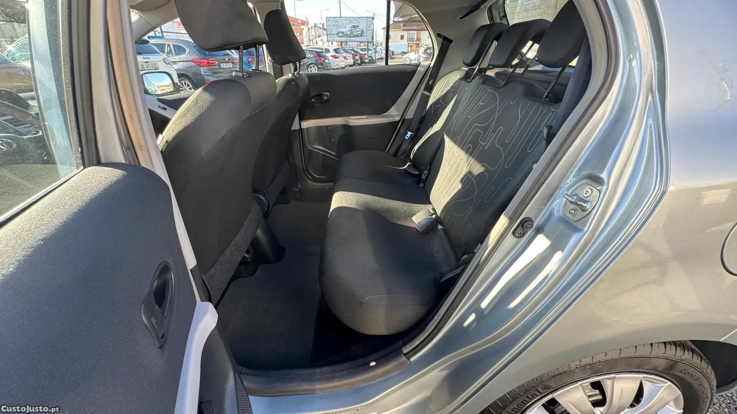 Toyota Yaris 1.0 VVT-i Comfort+AC — fotografia 15