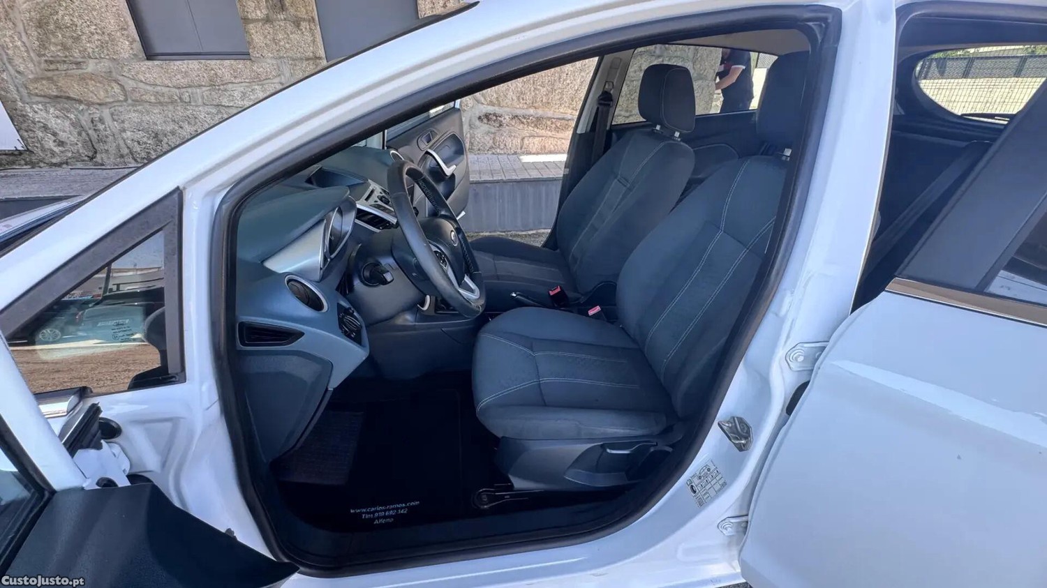 Ford Fiesta 1.4 TDCI Titanium — fotografia 22