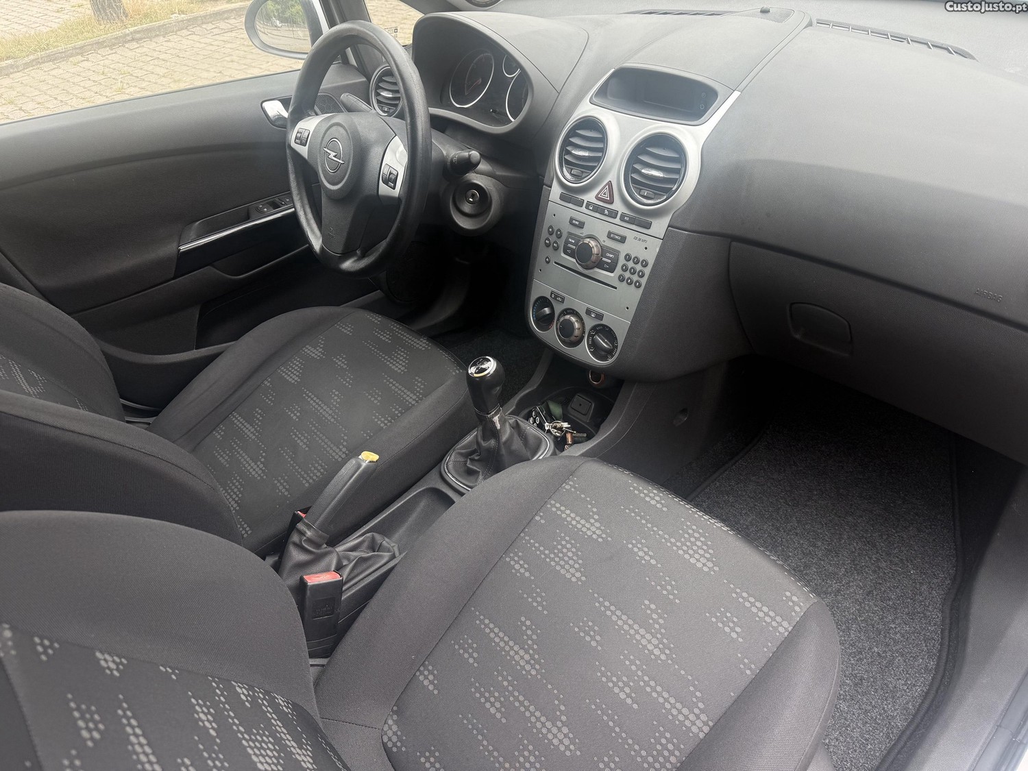 Opel Corsa 1.3 Tdci enjoy — fotografia 3