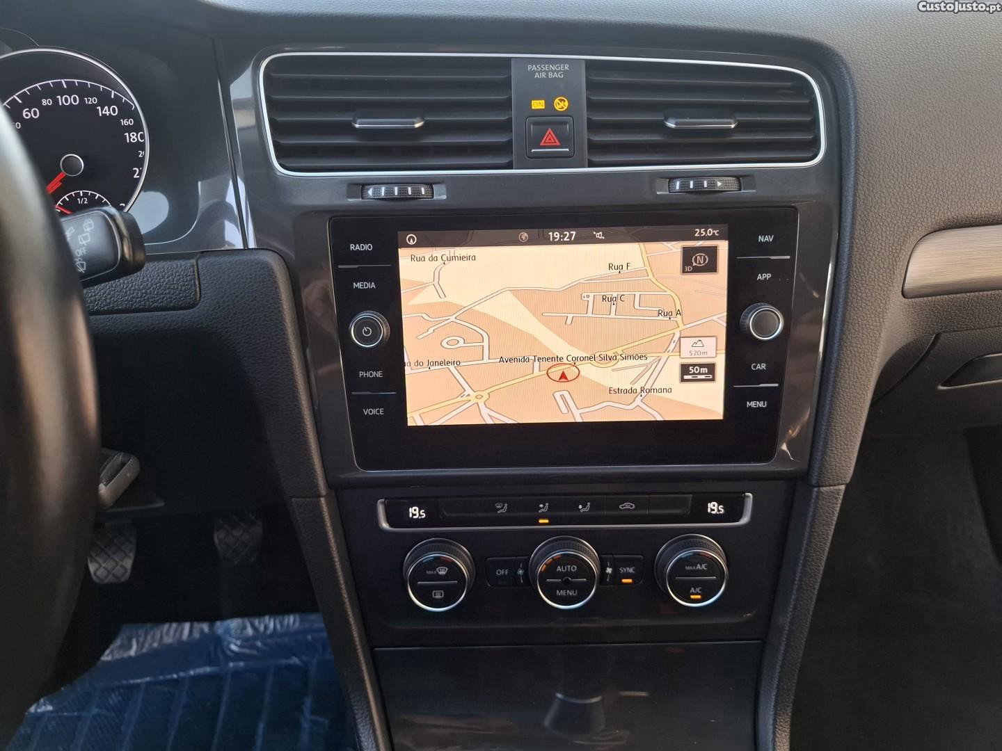 Volkswagen Golf 1.6 TDi Confortline — fotografia 4