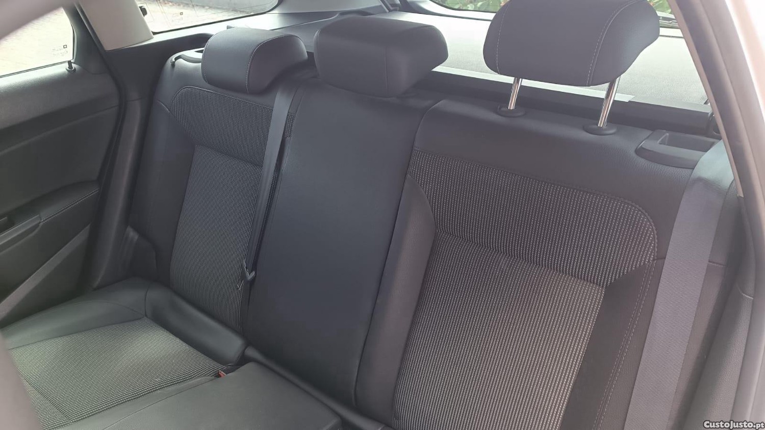 Opel Astra Sports Tourer — fotografia 9