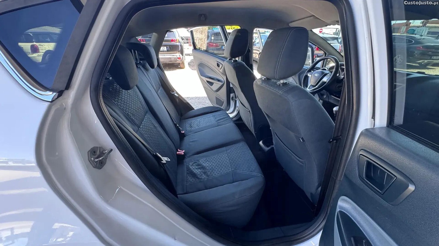 Ford Fiesta 1.4 TDCI Titanium — fotografia 2