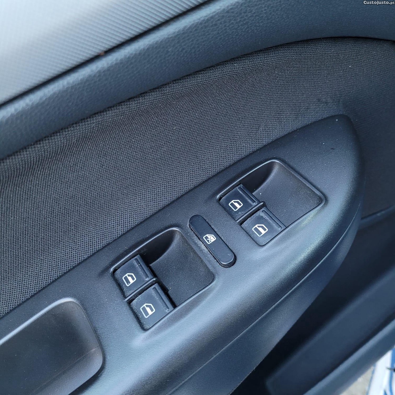 Skoda Octavia 1.6 TDi Sportline — fotografia 4