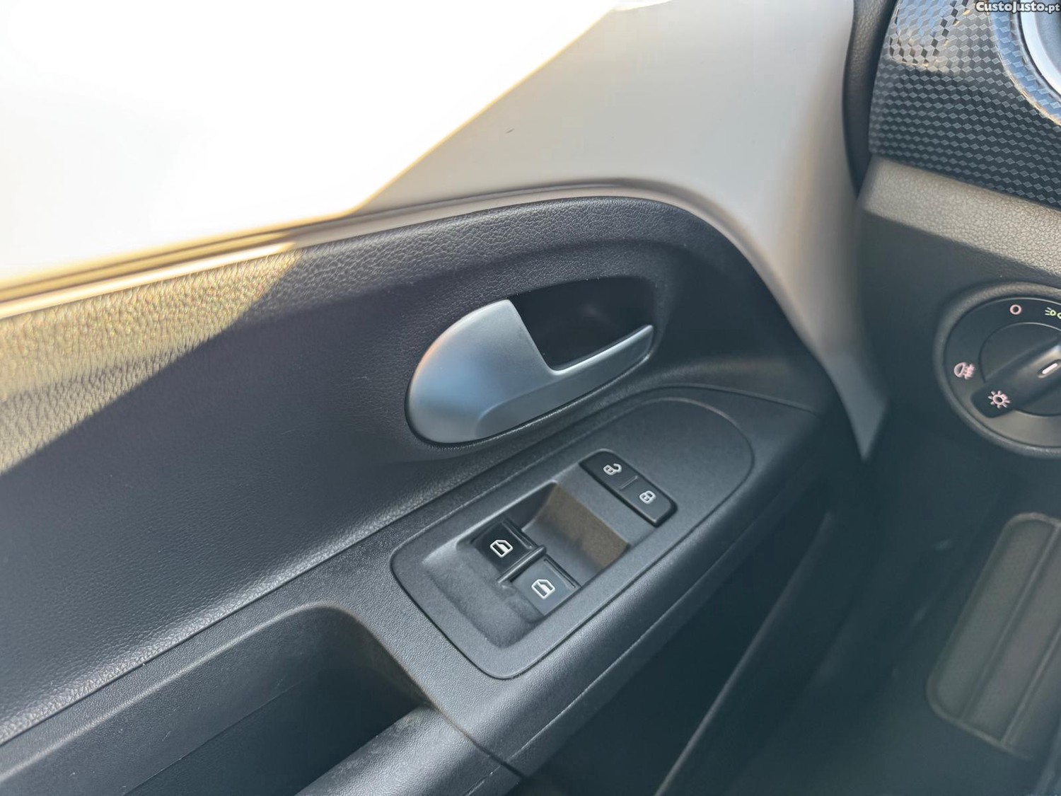Volkswagen Up! 1.0 MoveAuto — fotografia 11
