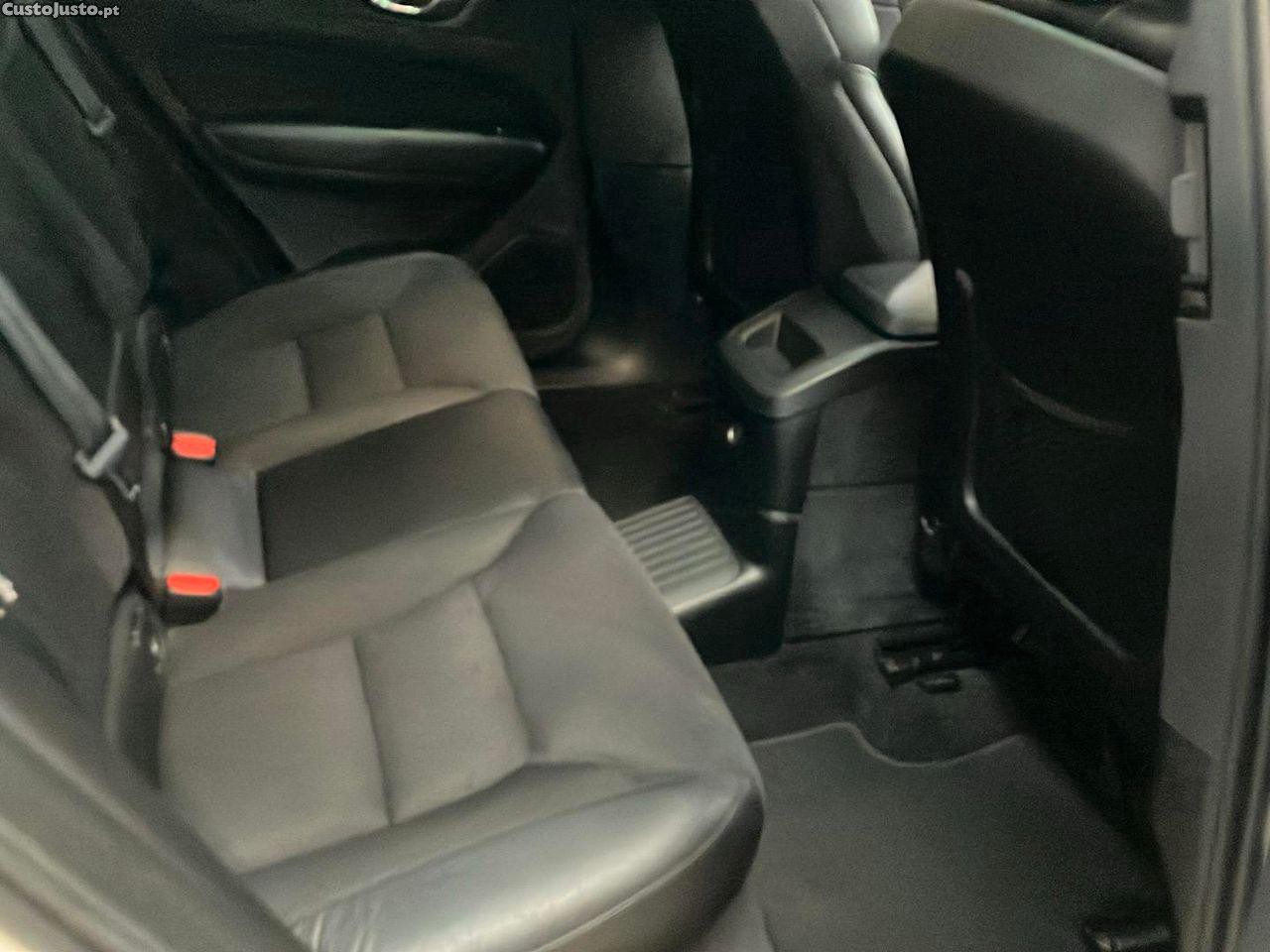 Volvo XC 60 2.0 T8 PHEV Momentum AWD — fotografia 9