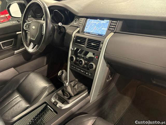 Land Rover Discovery Sport 2.0 TD4 HSE Luxury AWD — fotografia 8