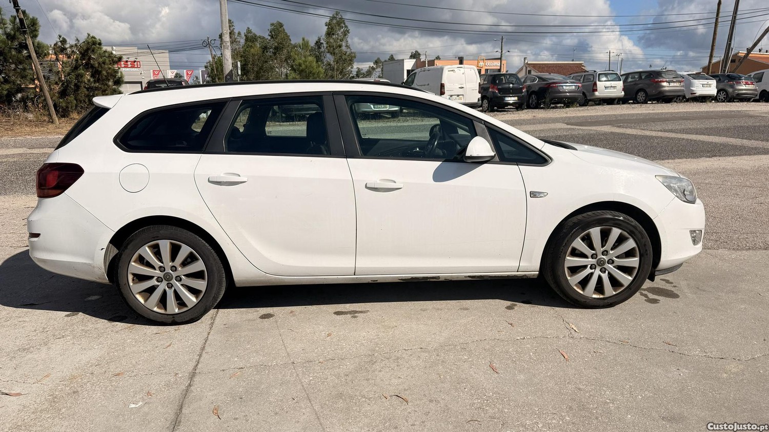 Opel Astra J Sports Tourer 1.7 CDTI de 2011 — fotografia 11