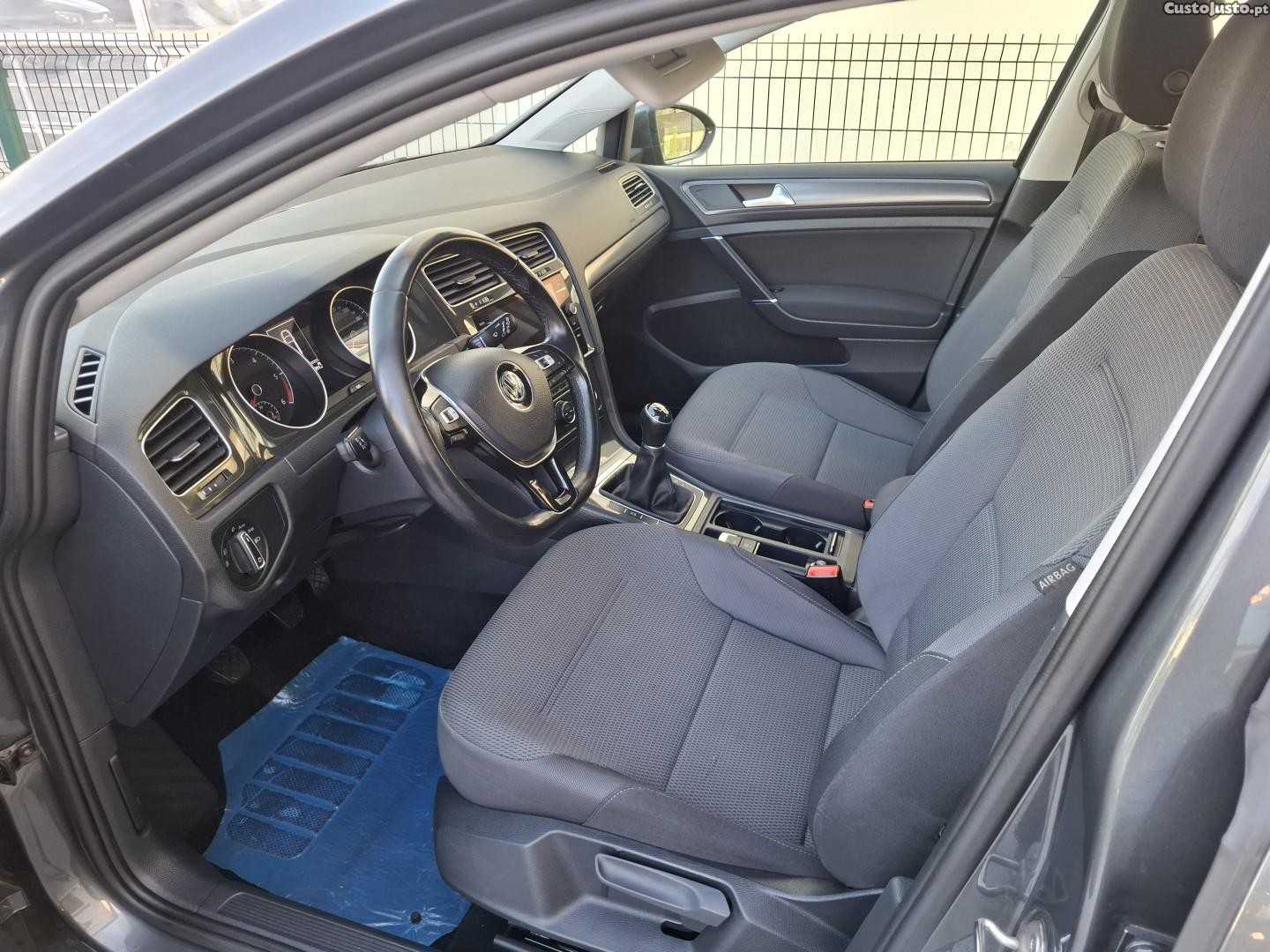 Volkswagen Golf 1.6 TDi Confortline — fotografia 10