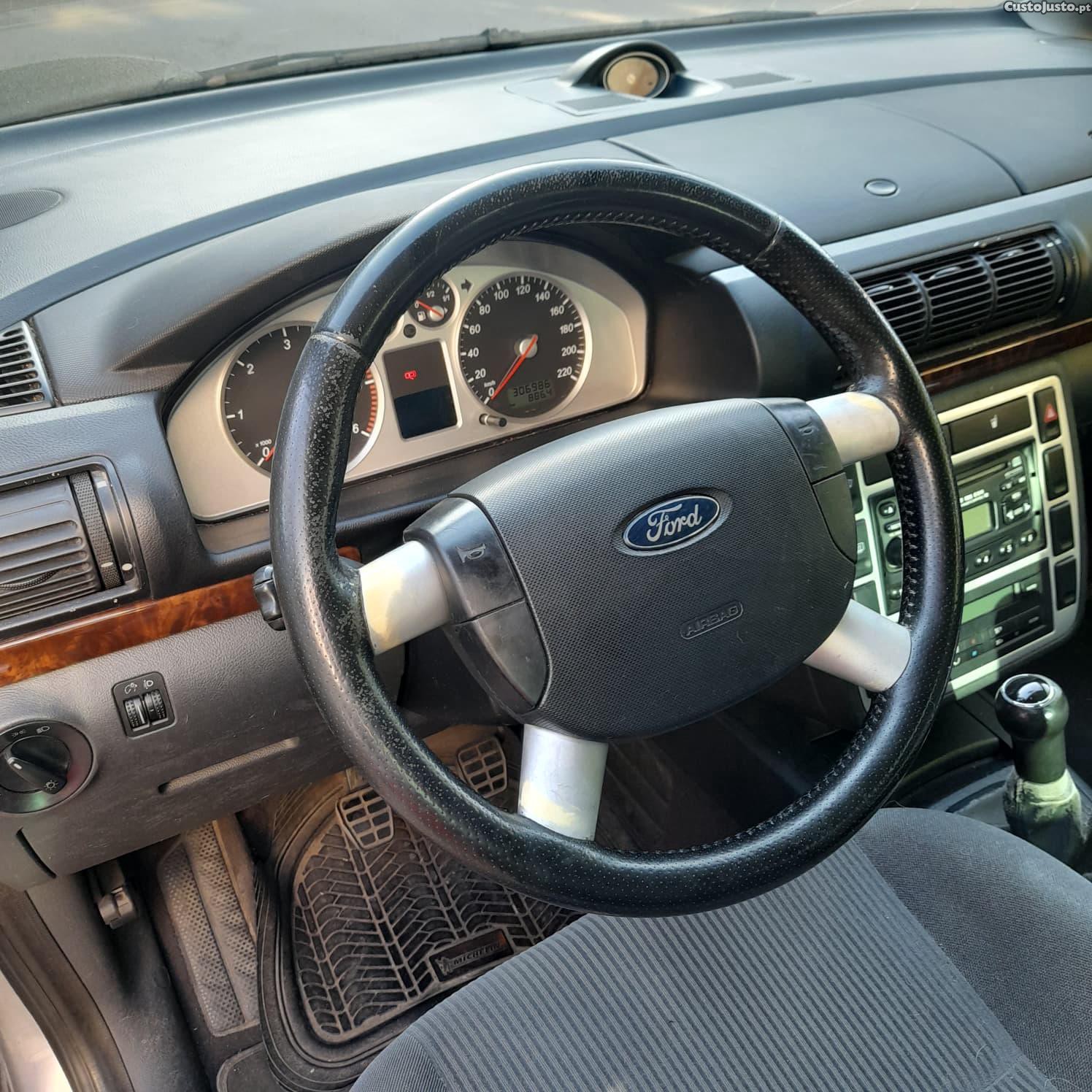Ford Galaxy () — fotografia 3
