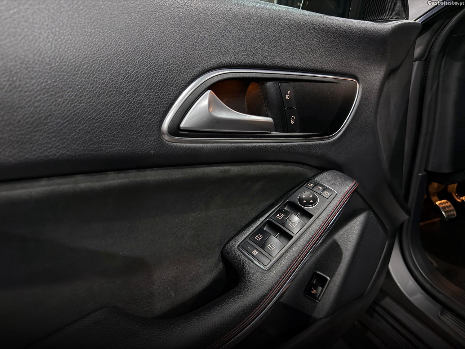 Mercedes-Benz CLA 180 d AMG Line — fotografia 12