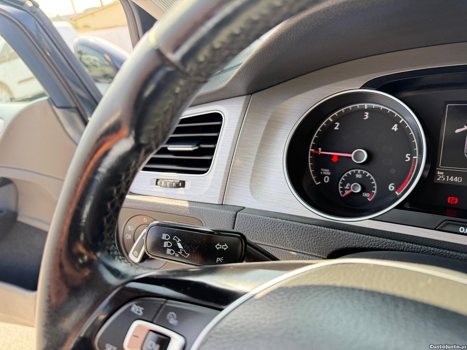 Volkswagen Golf Variant 1.6 TDi Confortline DSG — fotografia 7