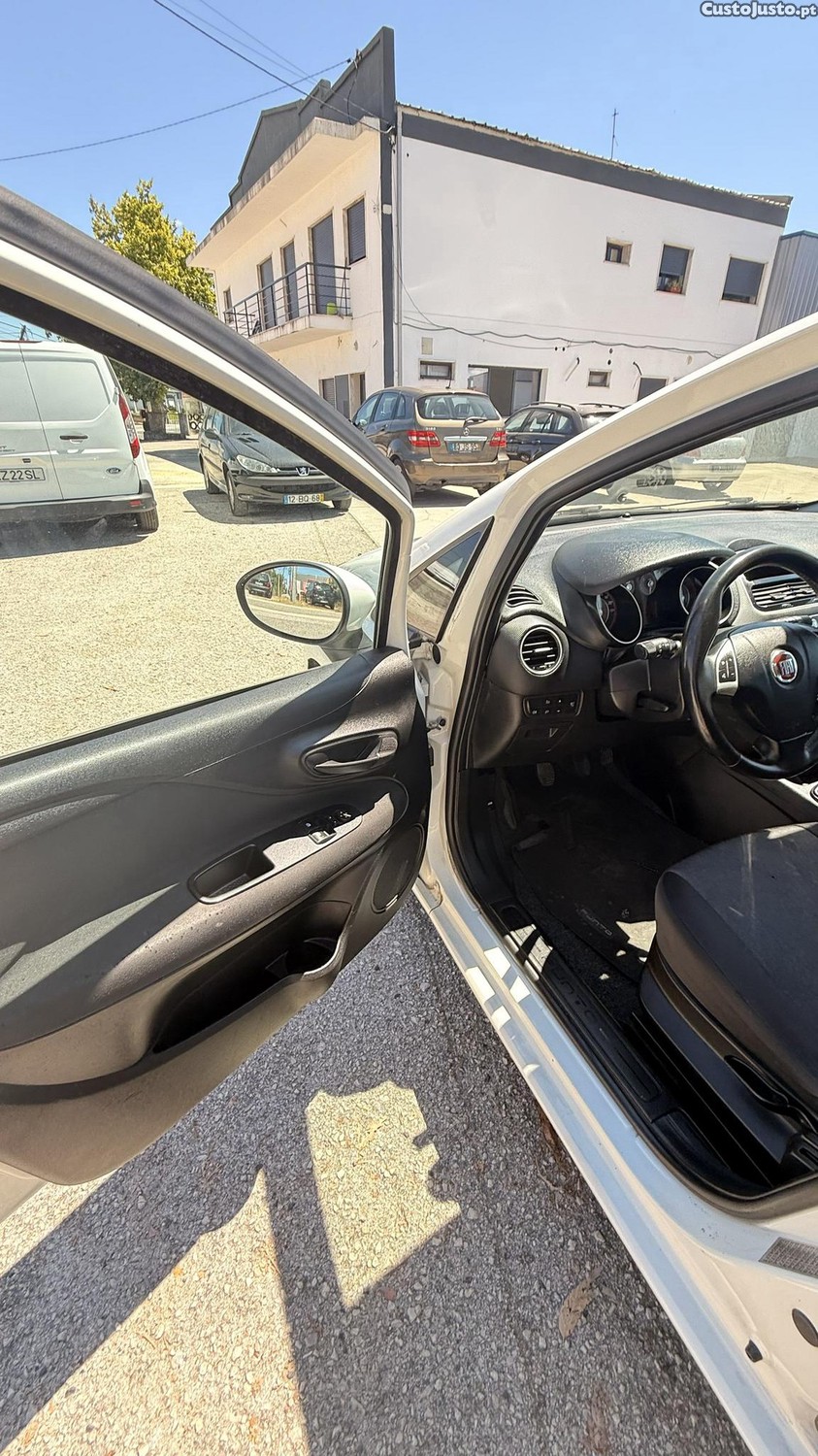 Fiat Punto 1.3 D Multijet de 2016 — fotografia 9