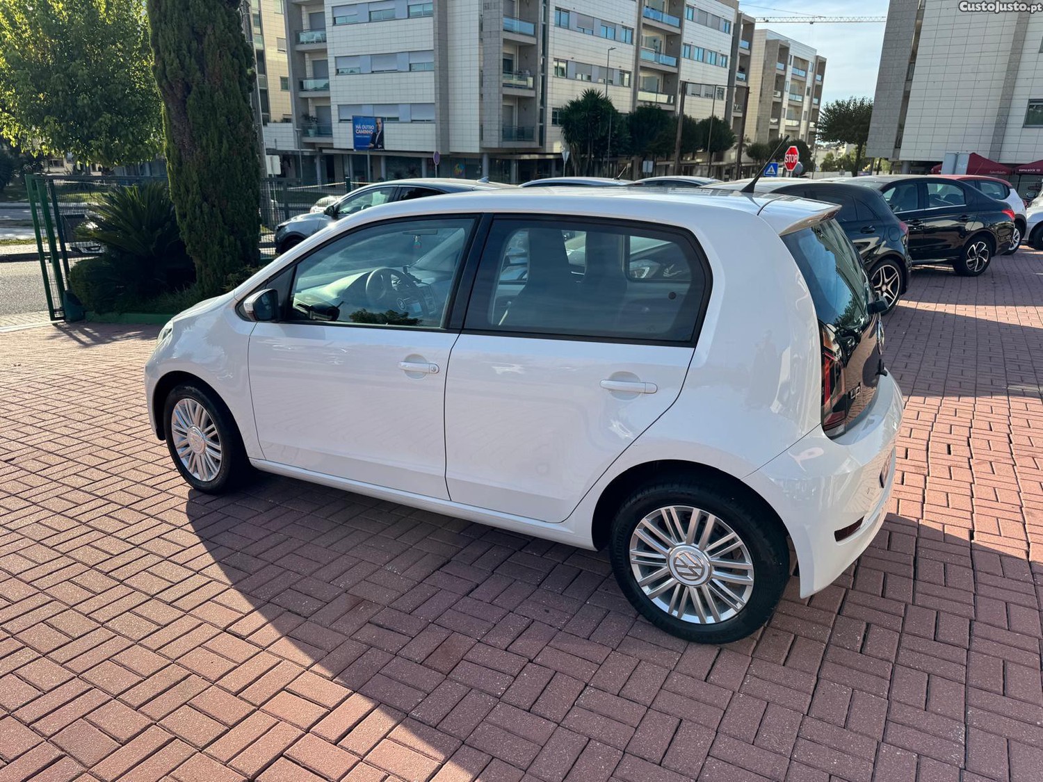 Volkswagen Up! 1.0 MoveAuto — fotografia 19