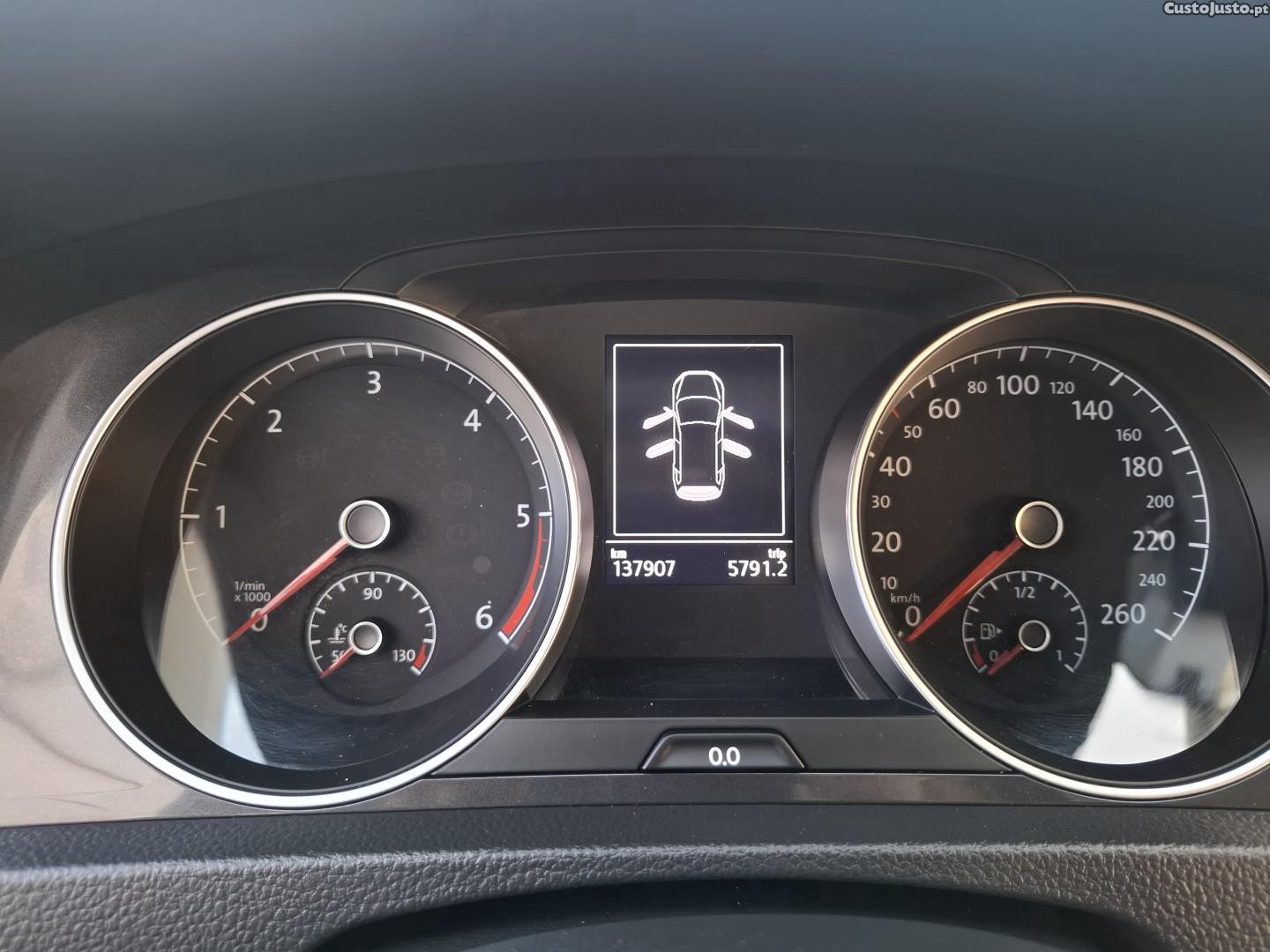Volkswagen Golf 1.6 TDi Confortline — fotografia 8
