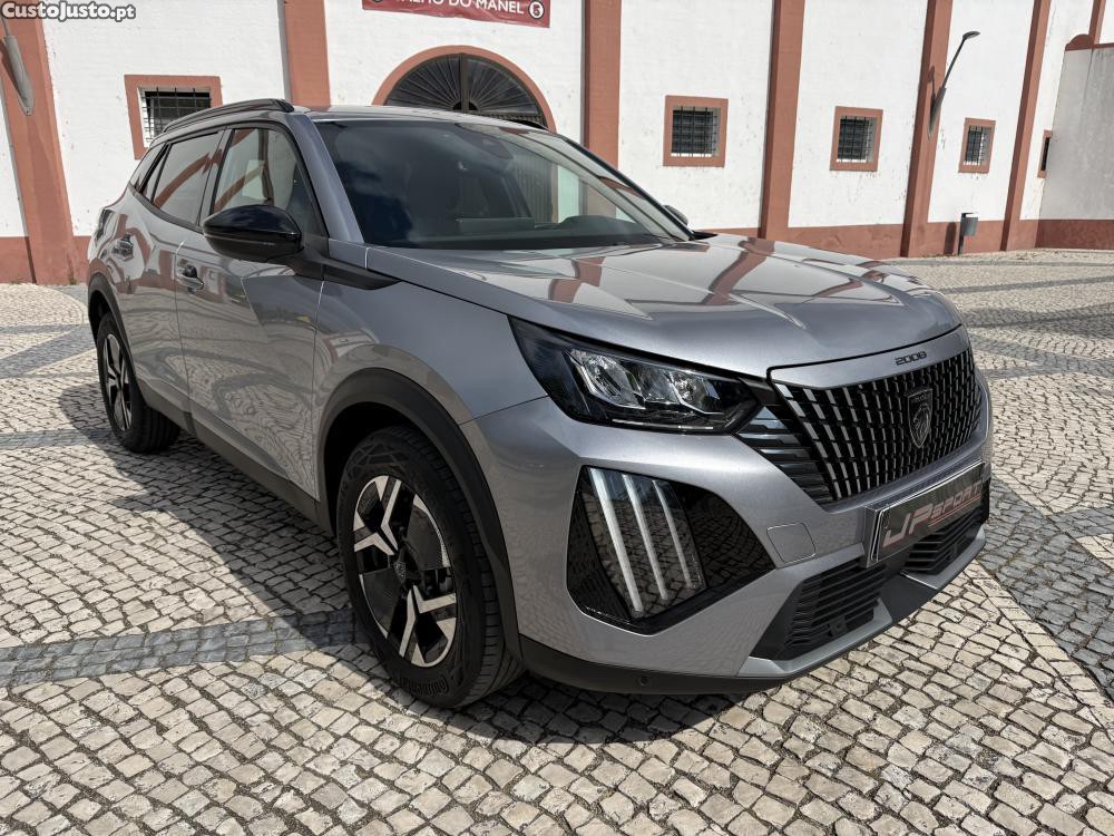 Peugeot 2008 1.2 Hybrid Allure e- — fotografia 17