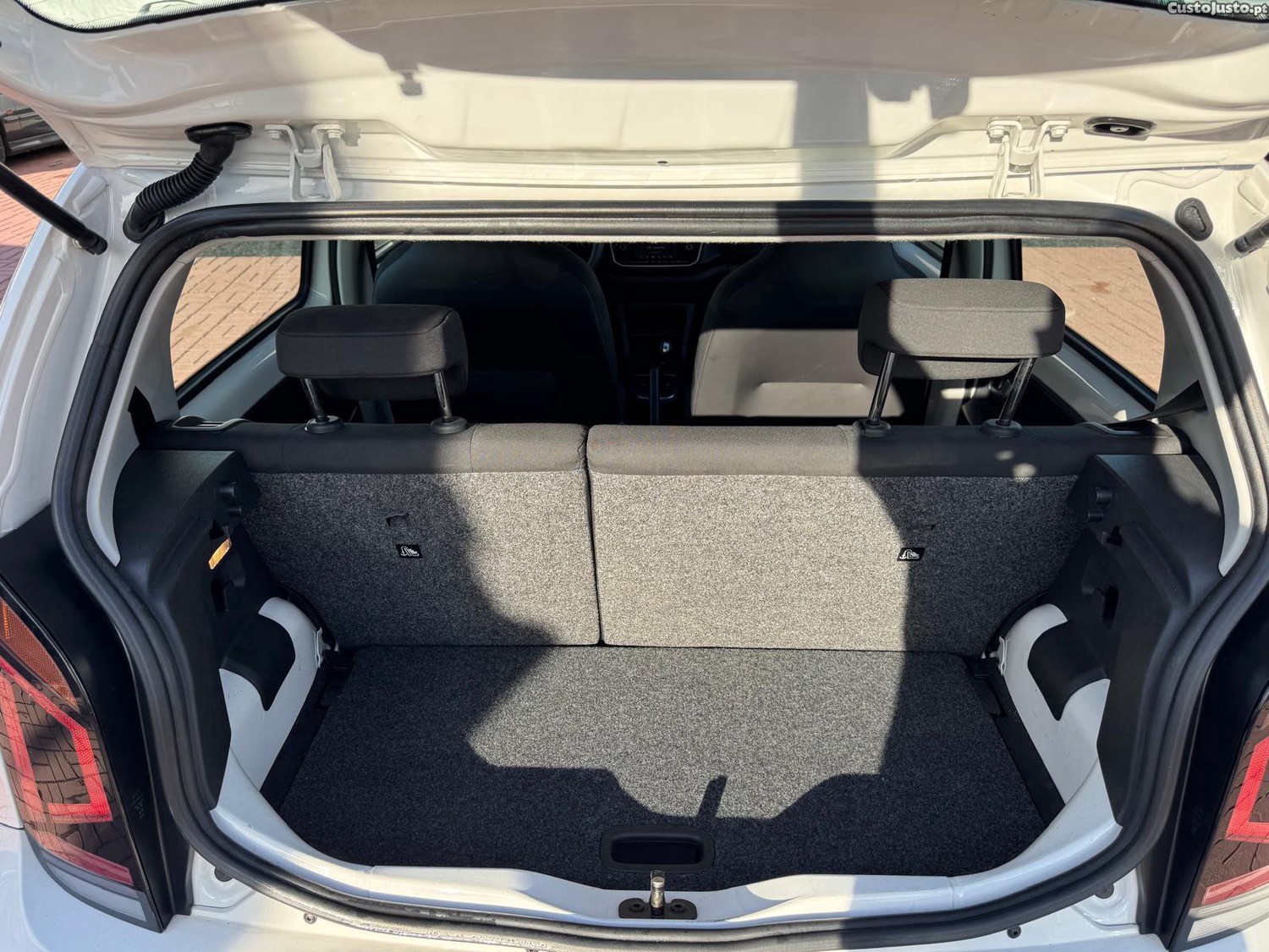 Volkswagen Up! 1.0 MoveAuto — fotografia 9