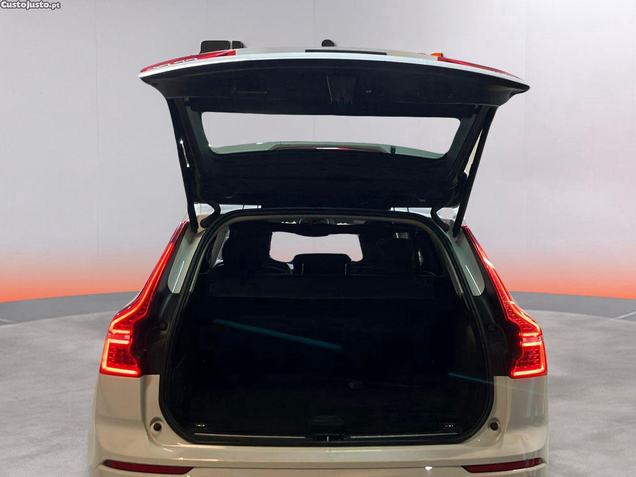 Volvo XC 60 2.0 T8 PHEV Momentum AWD — fotografia 6