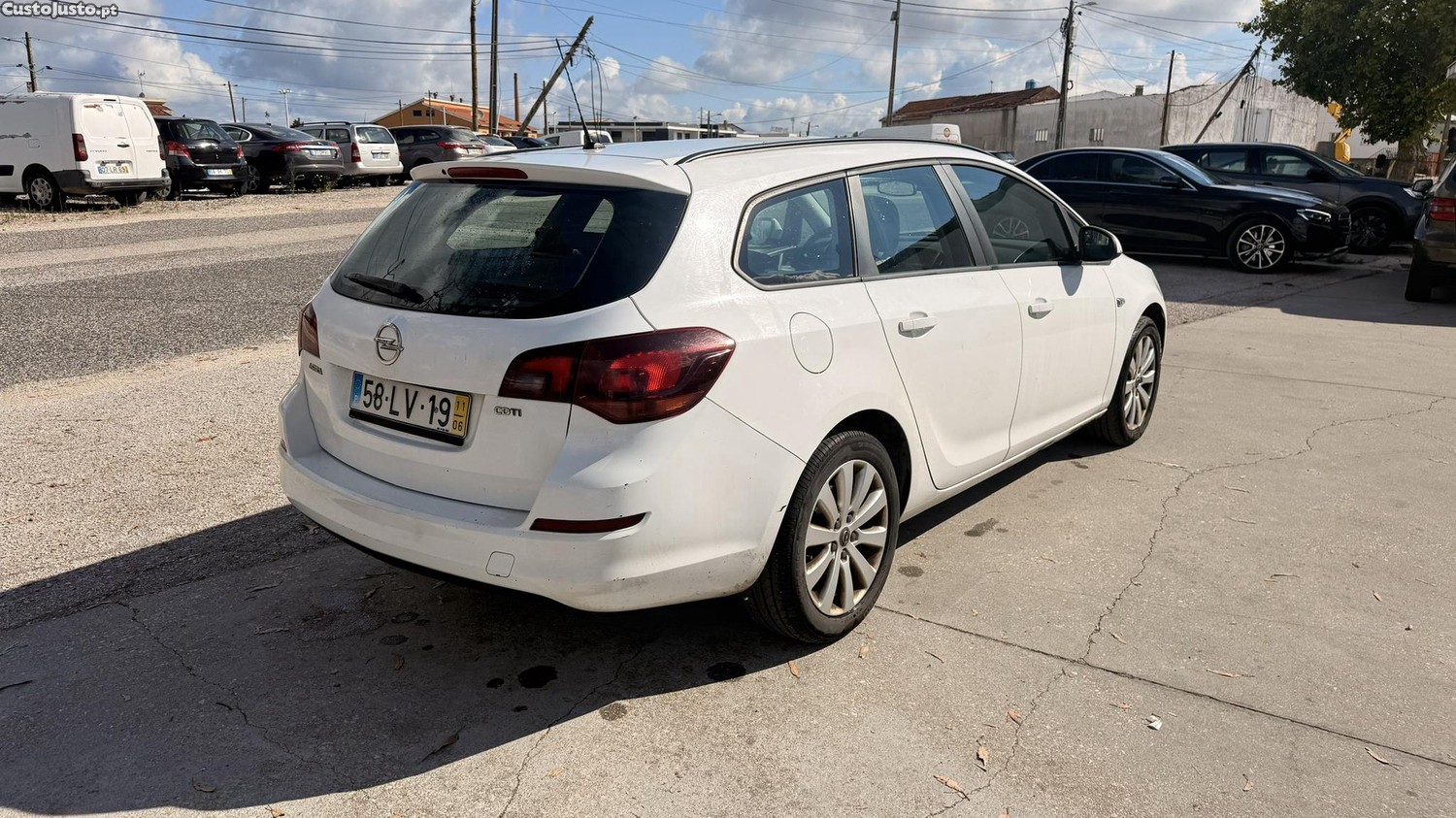 Opel Astra J Sports Tourer 1.7 CDTI de 2011 — fotografia 13