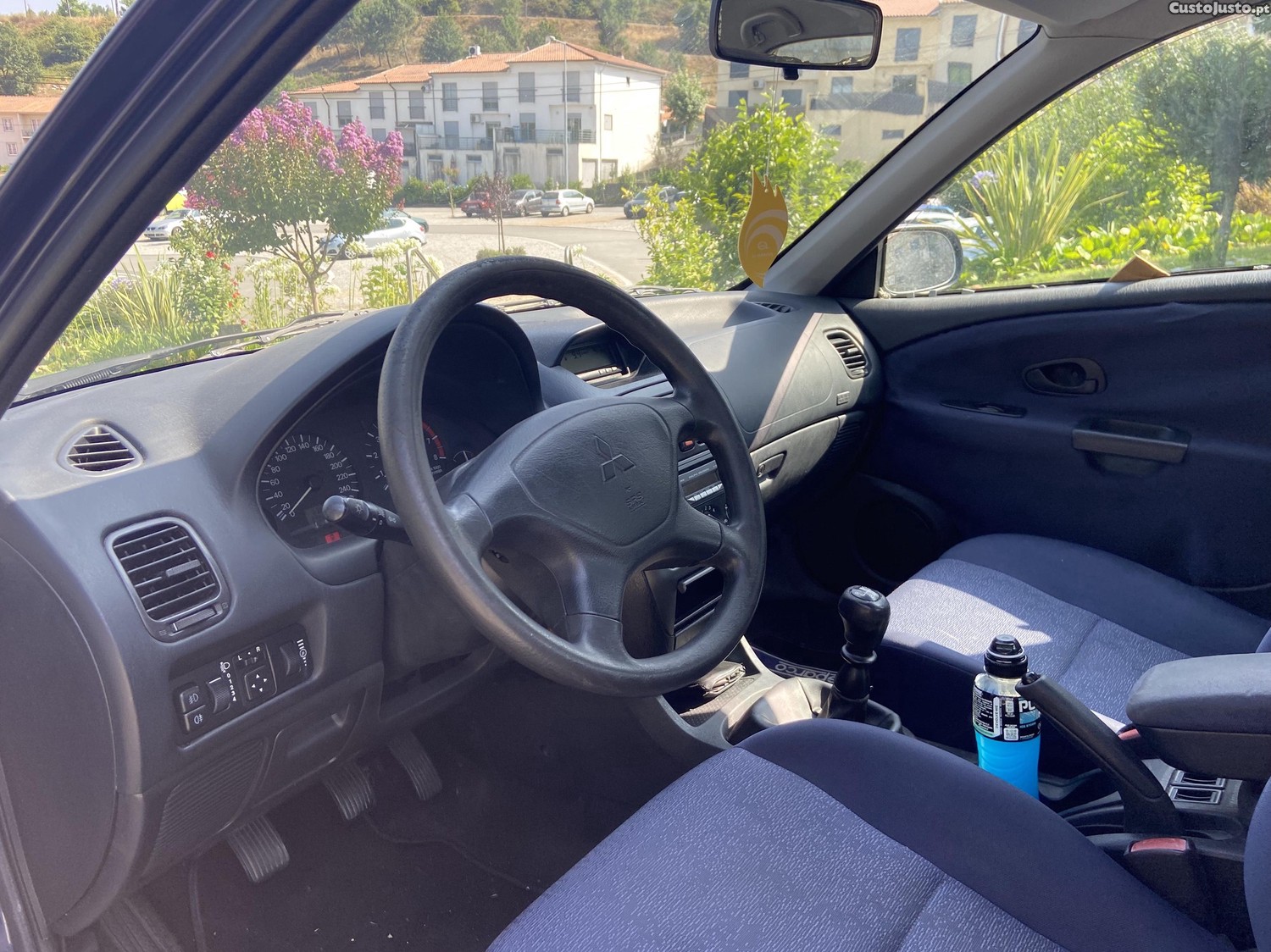 Mitsubishi Carisma 1.3 — fotografia 5