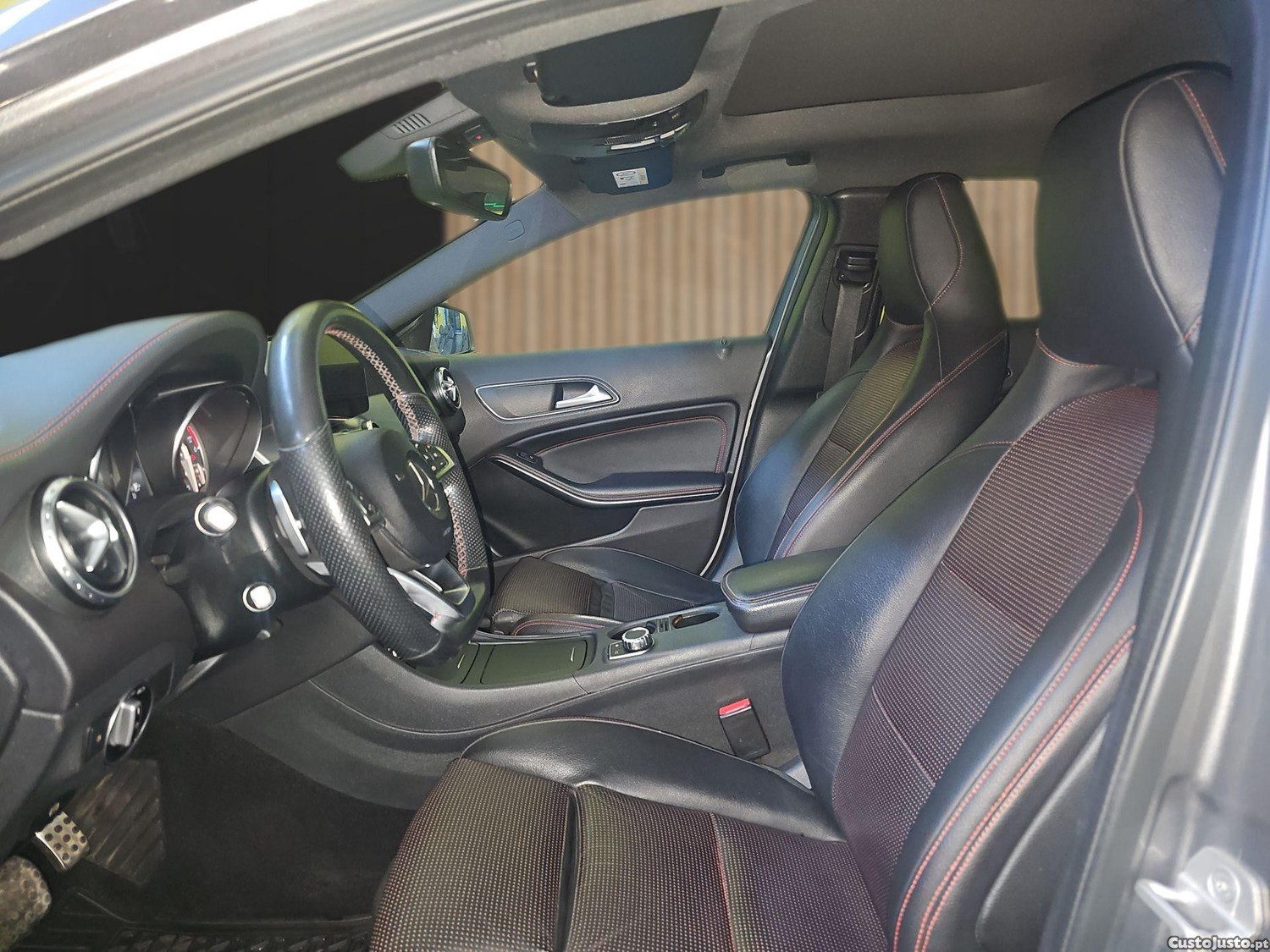 Mercedes-Benz GLA 220 D 4matic — fotografia 9