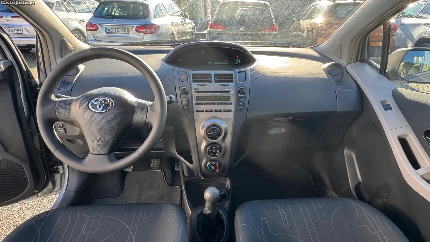 Toyota Yaris 1.0 VVT-i Comfort+AC — fotografia 6