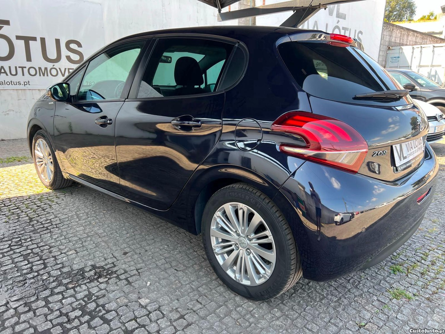 Peugeot 208 1.2 PURE TECH — fotografia 5