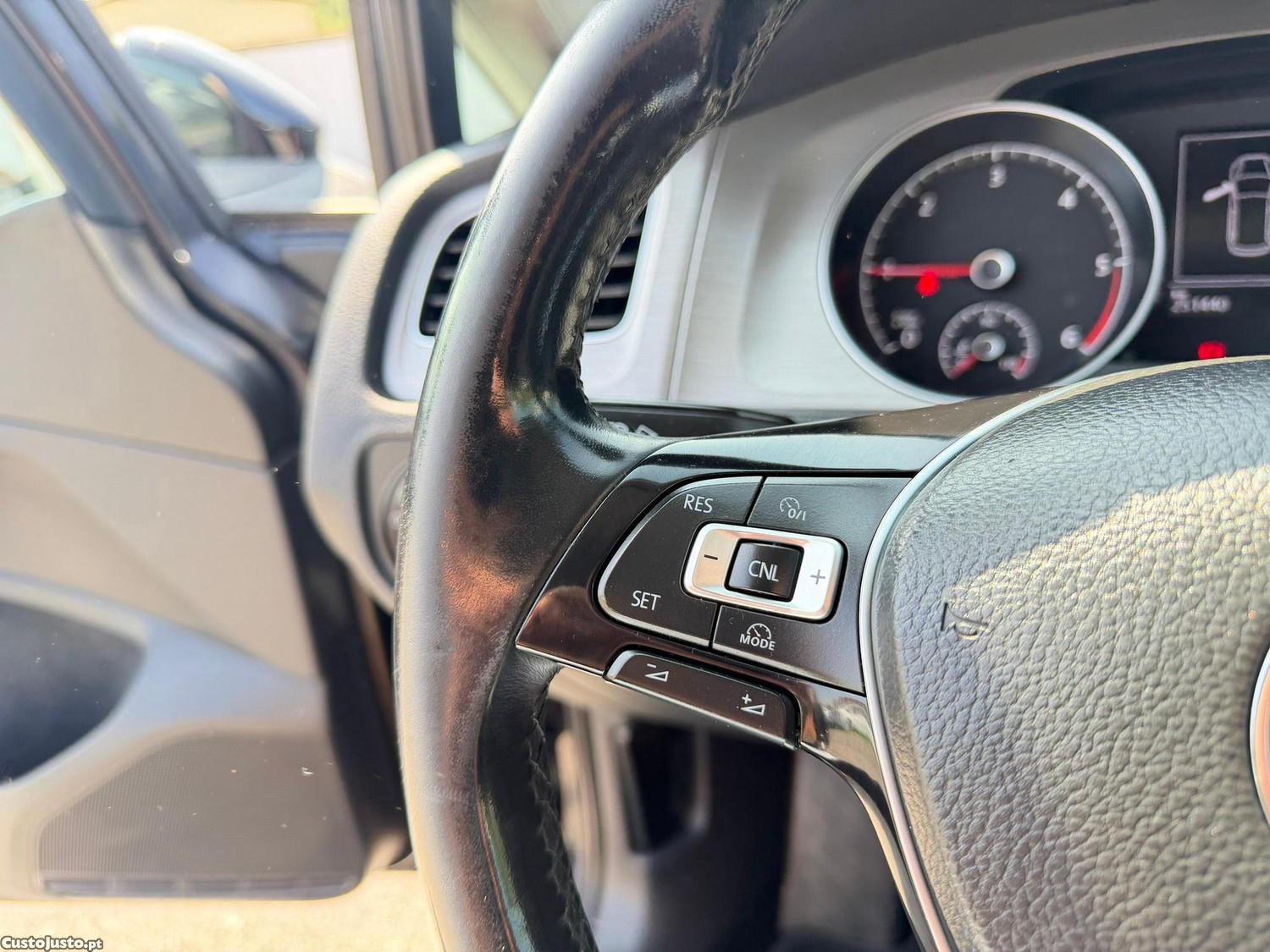 Volkswagen Golf Variant 1.6 TDi Confortline DSG — fotografia 5