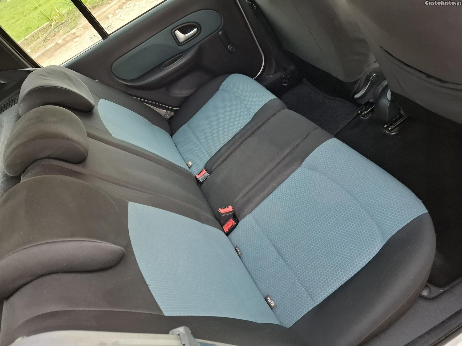 Renault Clio 1.2i AC — fotografia 4