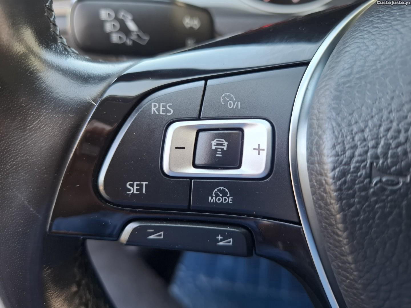 Volkswagen Golf 1.6 TDi Confortline — fotografia 7
