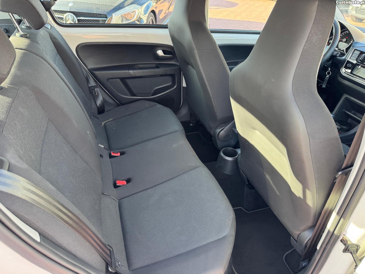 Volkswagen Up! 1.0 MoveAuto — fotografia 8