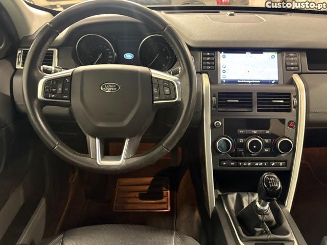 Land Rover Discovery Sport 2.0 TD4 HSE Luxury AWD — fotografia 6