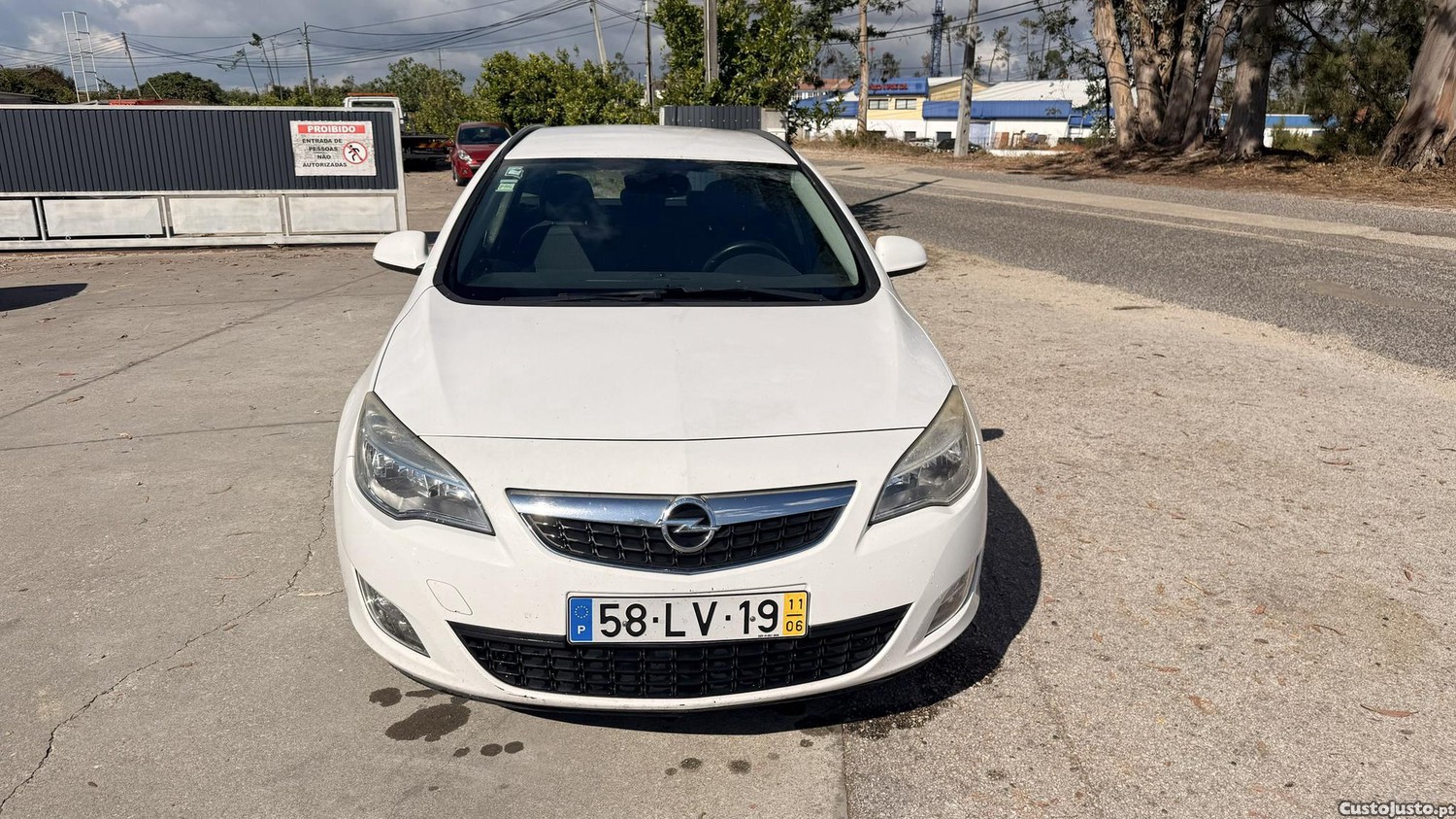 Opel Astra J Sports Tourer 1.7 CDTI de 2011 — fotografia 16