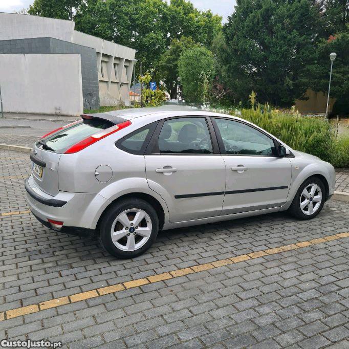 Ford Focus mto económico — fotografia 9