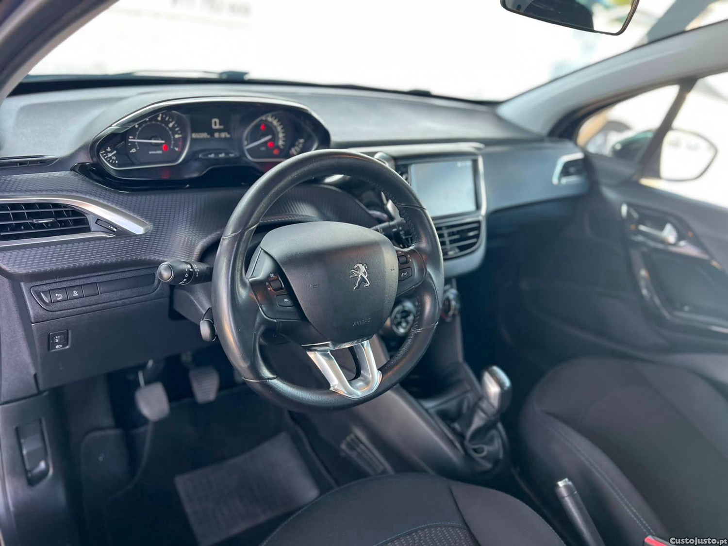 Peugeot 208 1.2 PURE TECH — fotografia 3