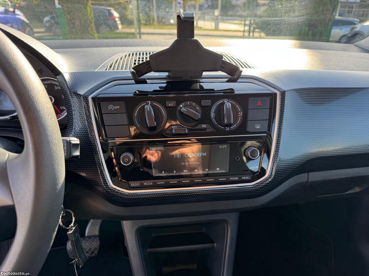 Volkswagen Up! 1.0 MoveAuto — fotografia 13