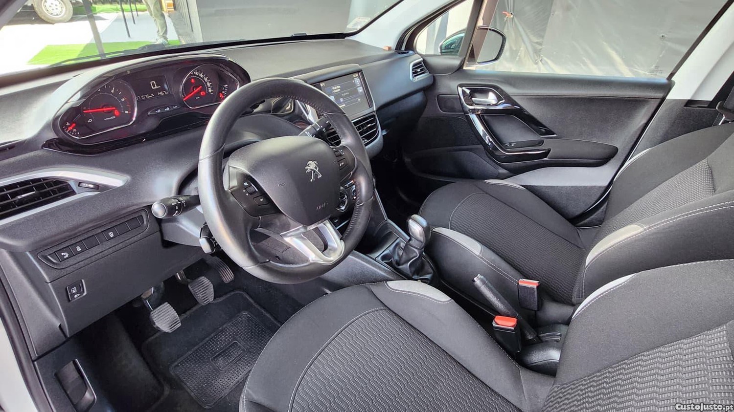 Peugeot 208 1.4 hdi — fotografia 4