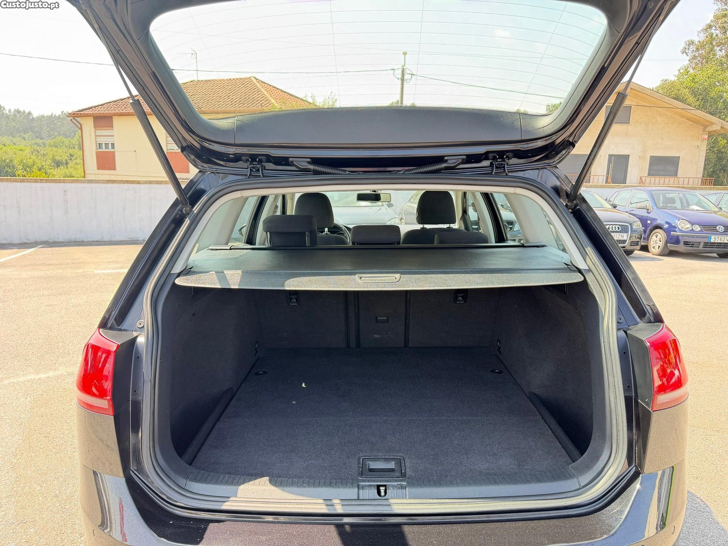 Volkswagen Golf Variant 1.6 TDi Confortline DSG — fotografia 26