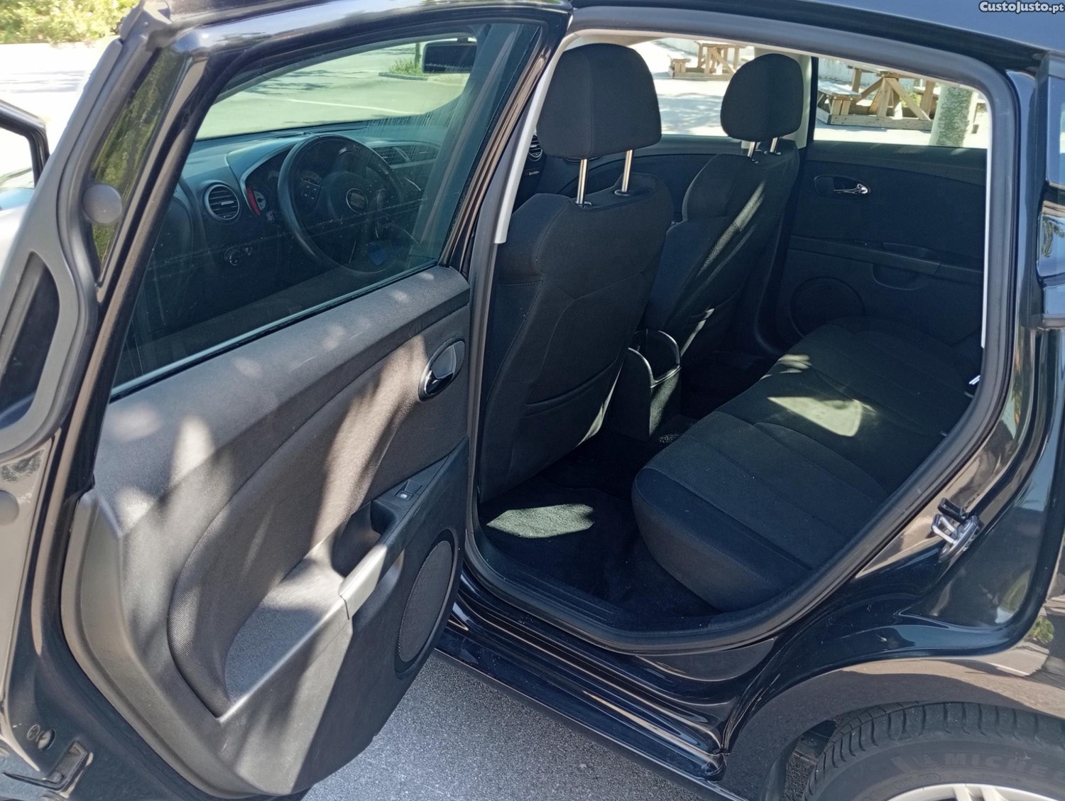SEAT Leon FR 2.0 TDI — fotografia 8