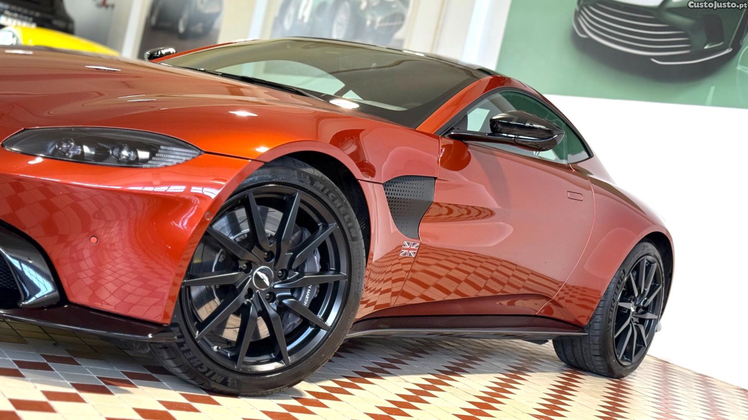 Aston Martin Vantage V8 — fotografia 18