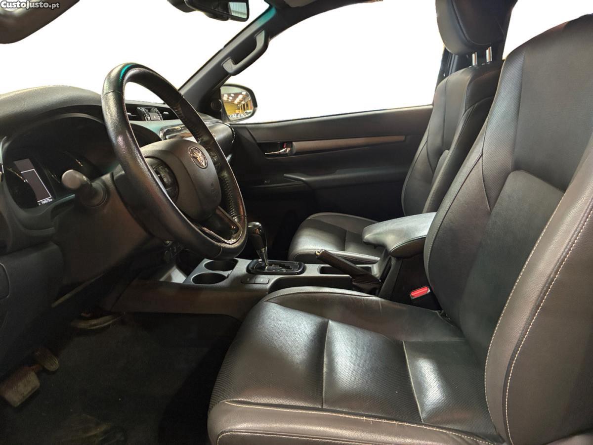 Toyota Hilux 2.8 D-4D 4WD Invincible — fotografia 8