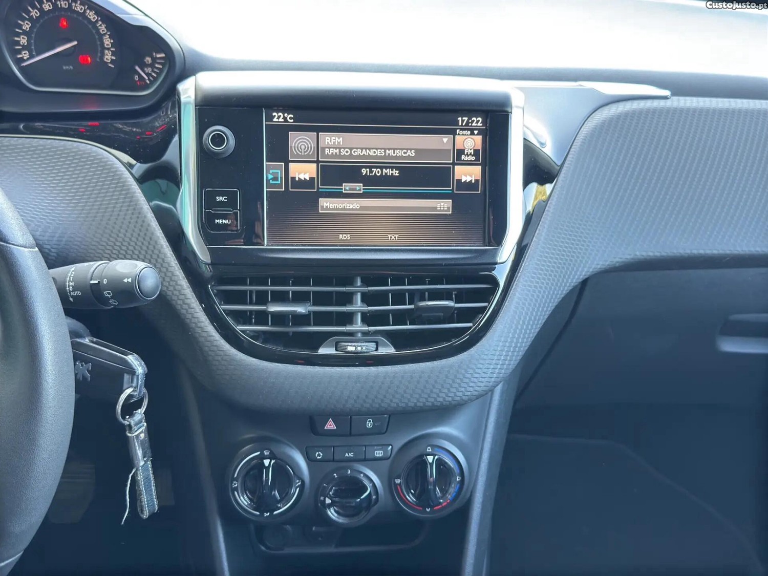 Peugeot 2008 1.2 PureTech Style — fotografia 4